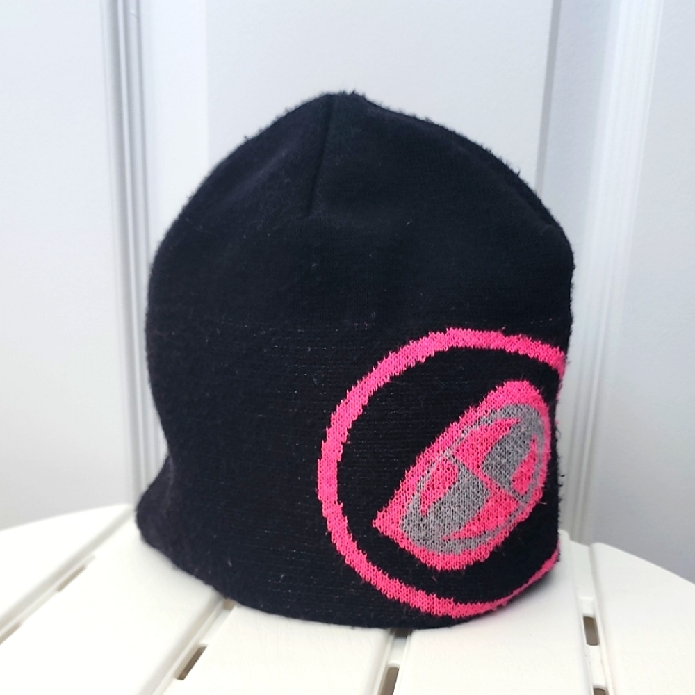 Split brand Beanie - Y2K